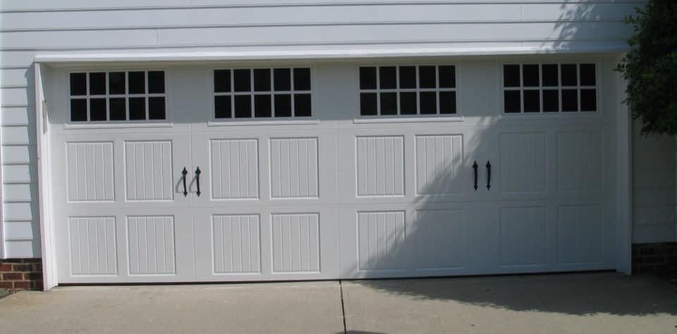 Short Panel Carriage House with Window