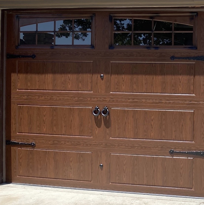 Long Panel Woodlike Carriage House with Windows