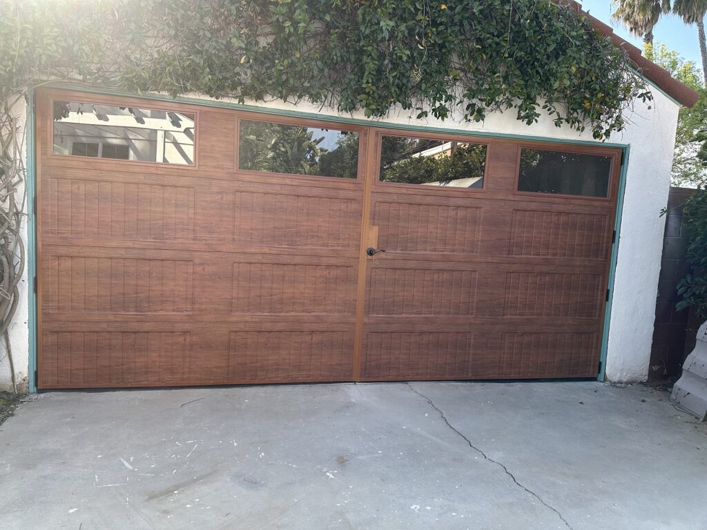 Woodlike Flushed Door with Clear Windows