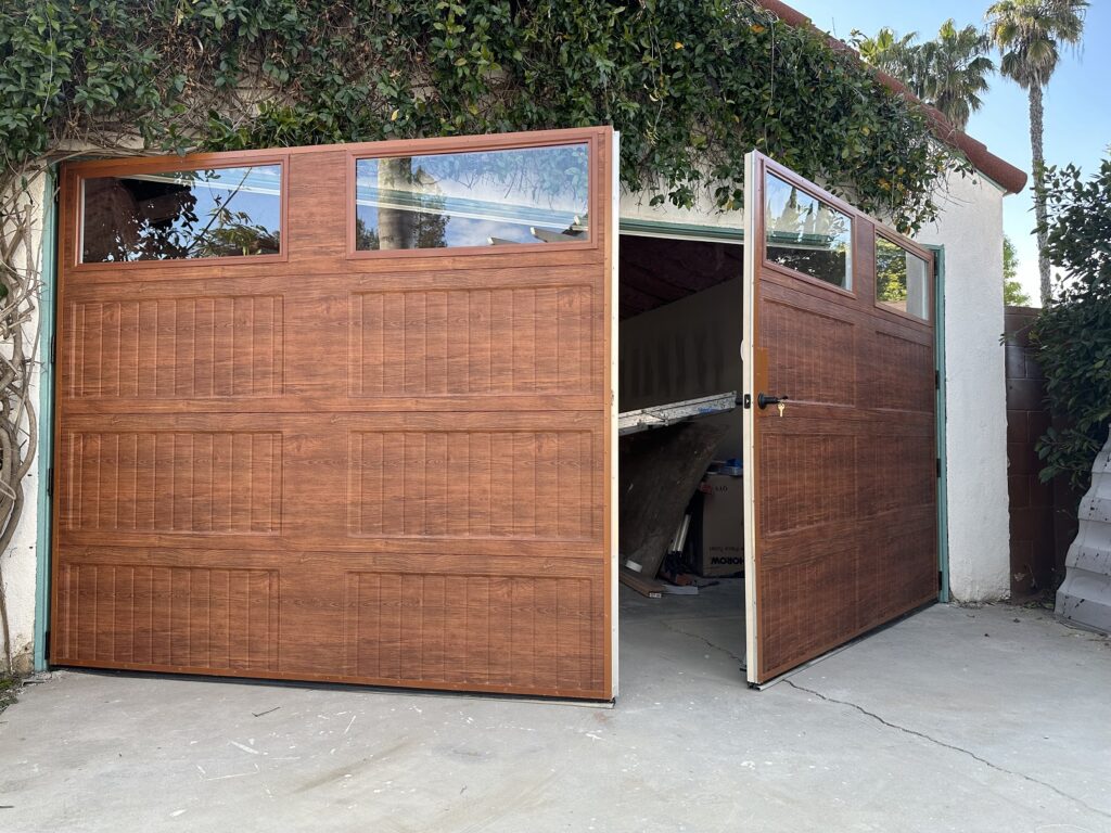 Woodlike Flushed Door with Clear Windows