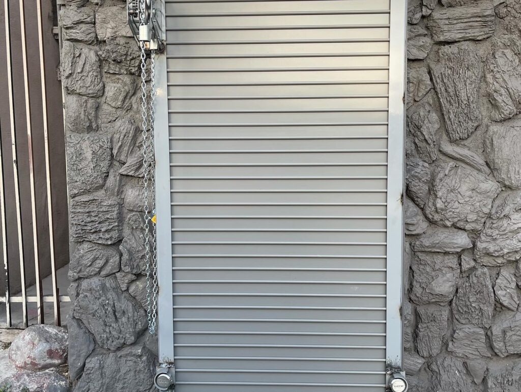 22 Gauge Gray Slat Metal Commercial Door