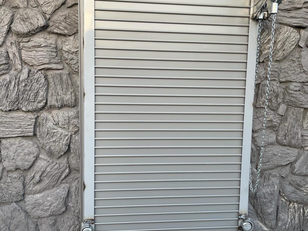 22 Gauge Gray Slat Metal Commercial Door